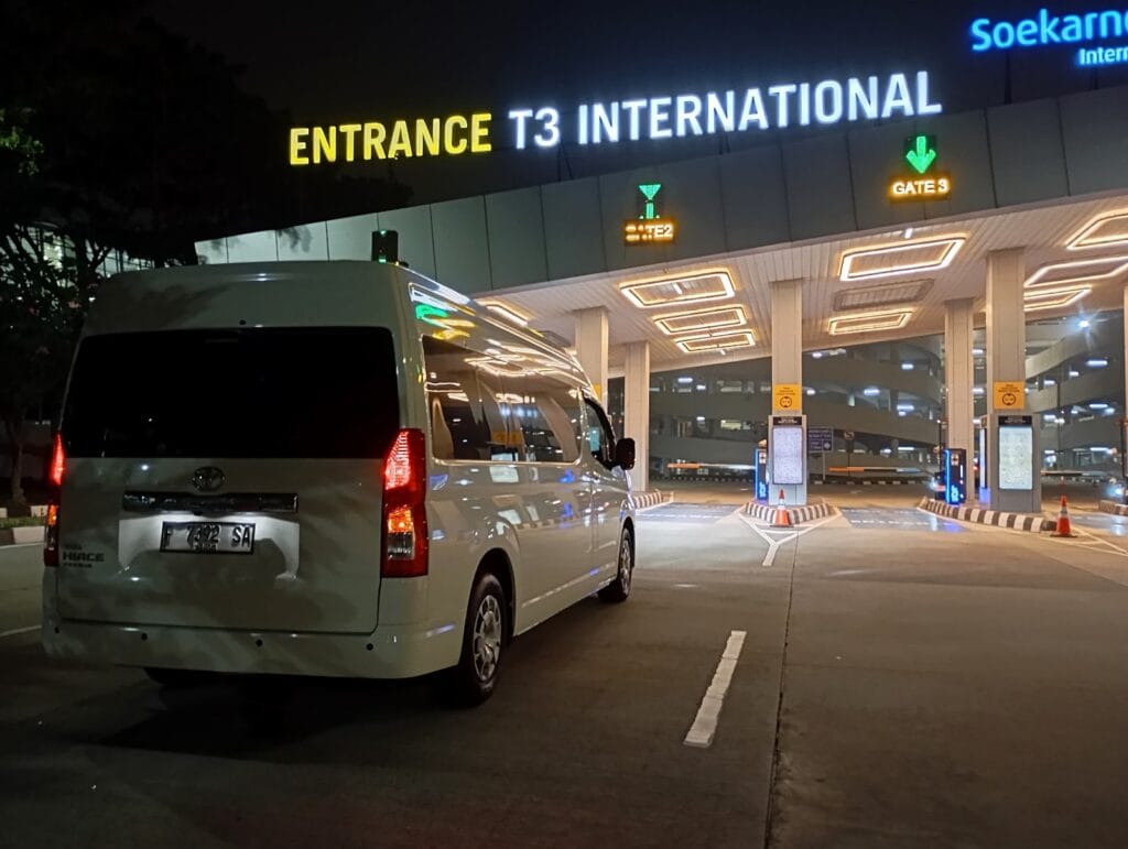 Sewa Hiace Bandara Soekarno-Hatta